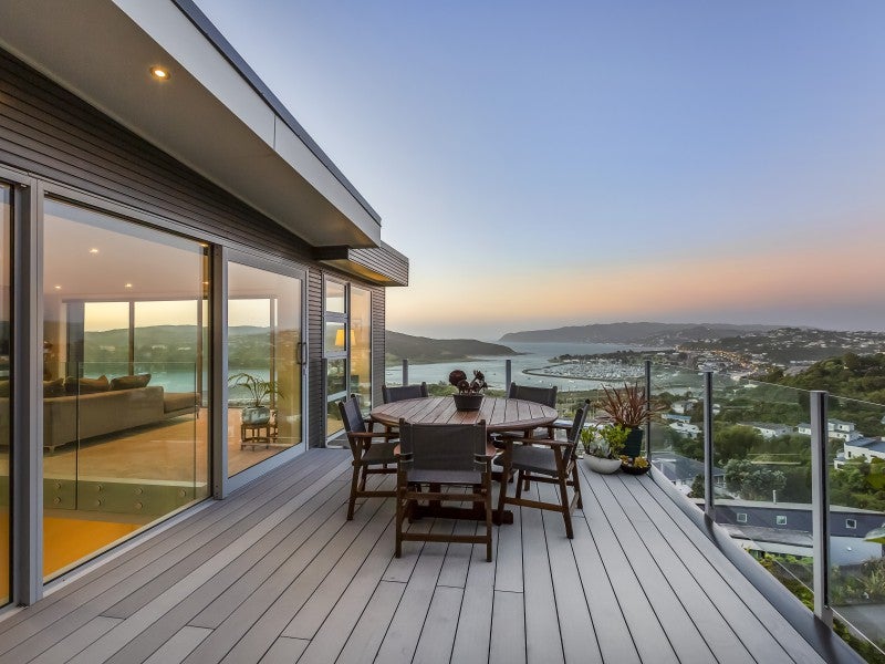 30 Paremata Drive, Paremata, Porirua - Carousel 1