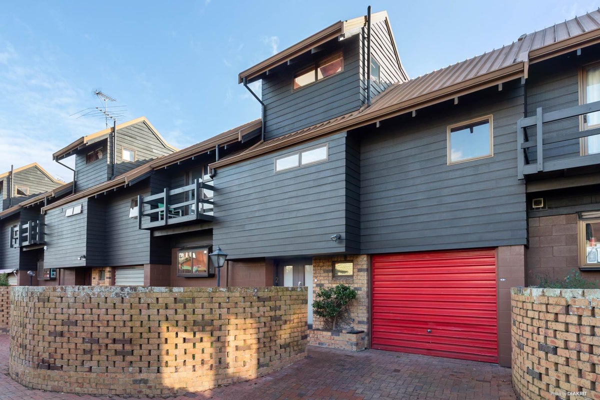 2/6 Alpers AV, Epsom, Auckland - Carousel 1