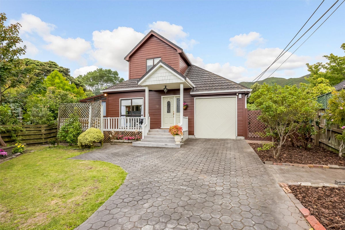 18 HEATH GR, GRACEFIELD, LOWER HUTT - Carousel 1