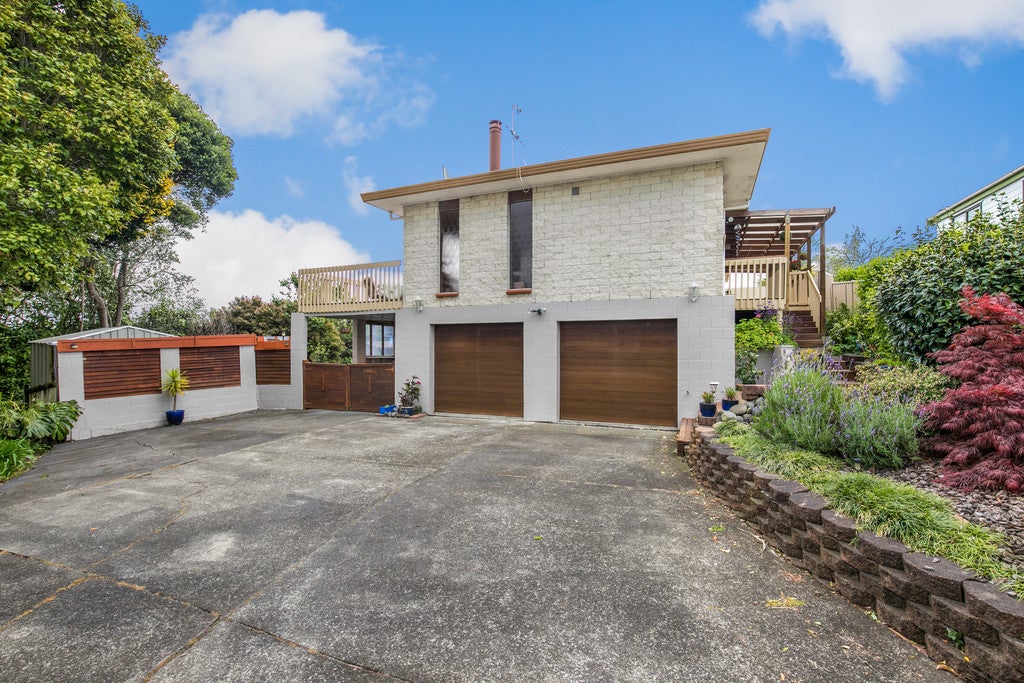 9 Rhonda Place, Opaheke, Papakura - Carousel 1