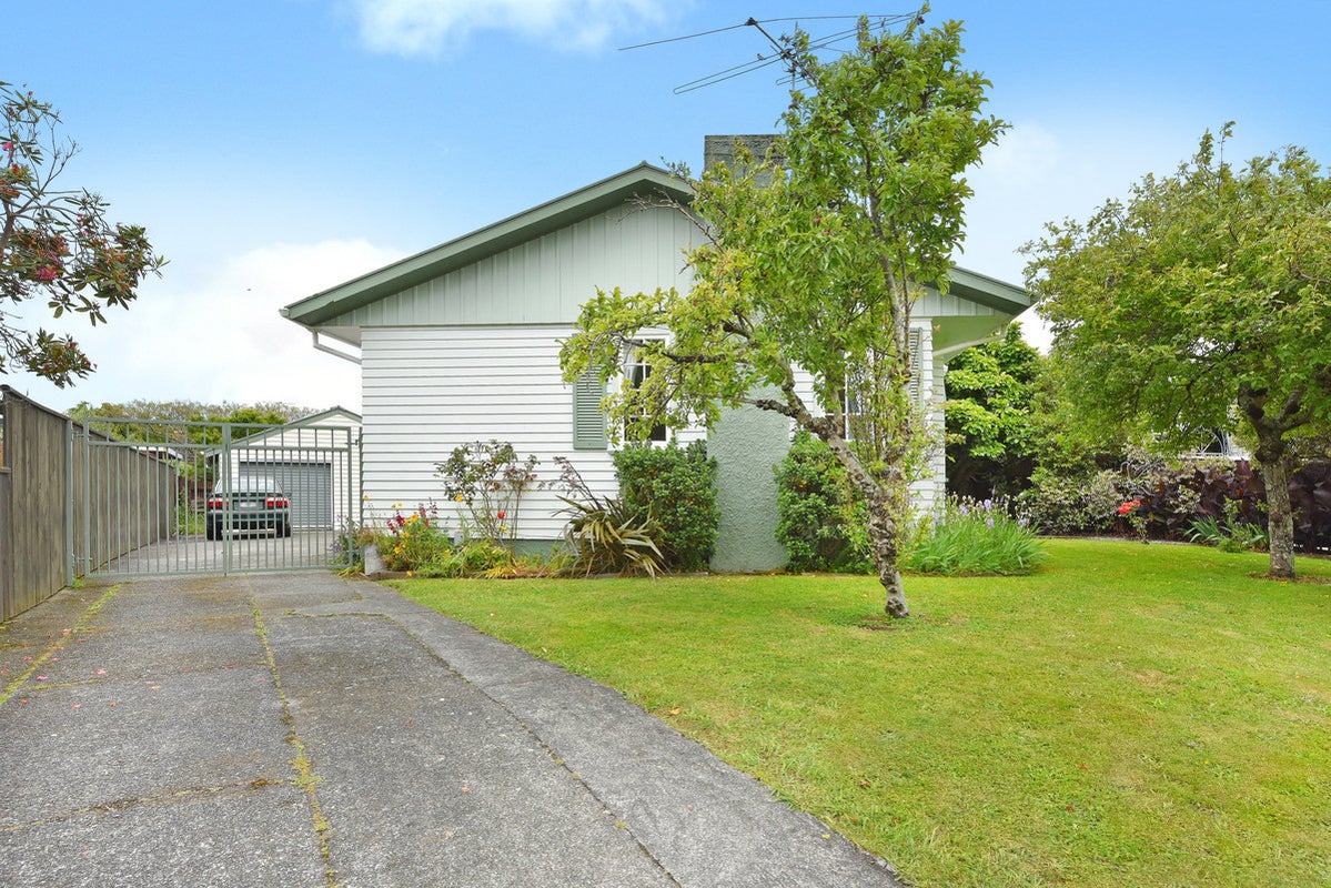 11 Bonnie Glen Crescent, Ebdentown, Upper Hutt - Carousel 1