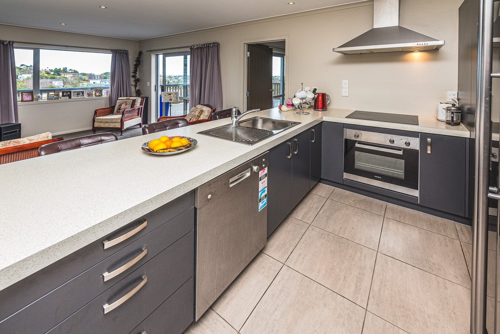 5 Charles Close, Springvale, Whanganui - Carousel 1