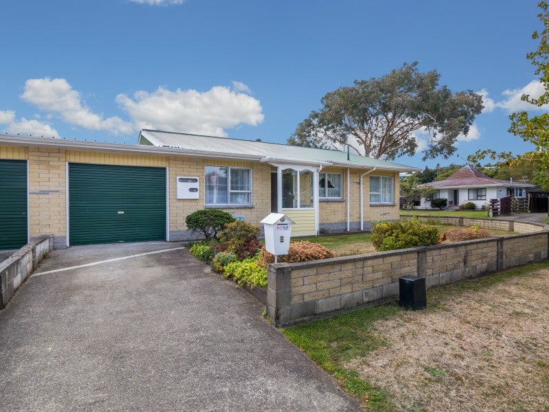 2 Roband Crescent, Brown Owl, Upper Hutt - Carousel 2