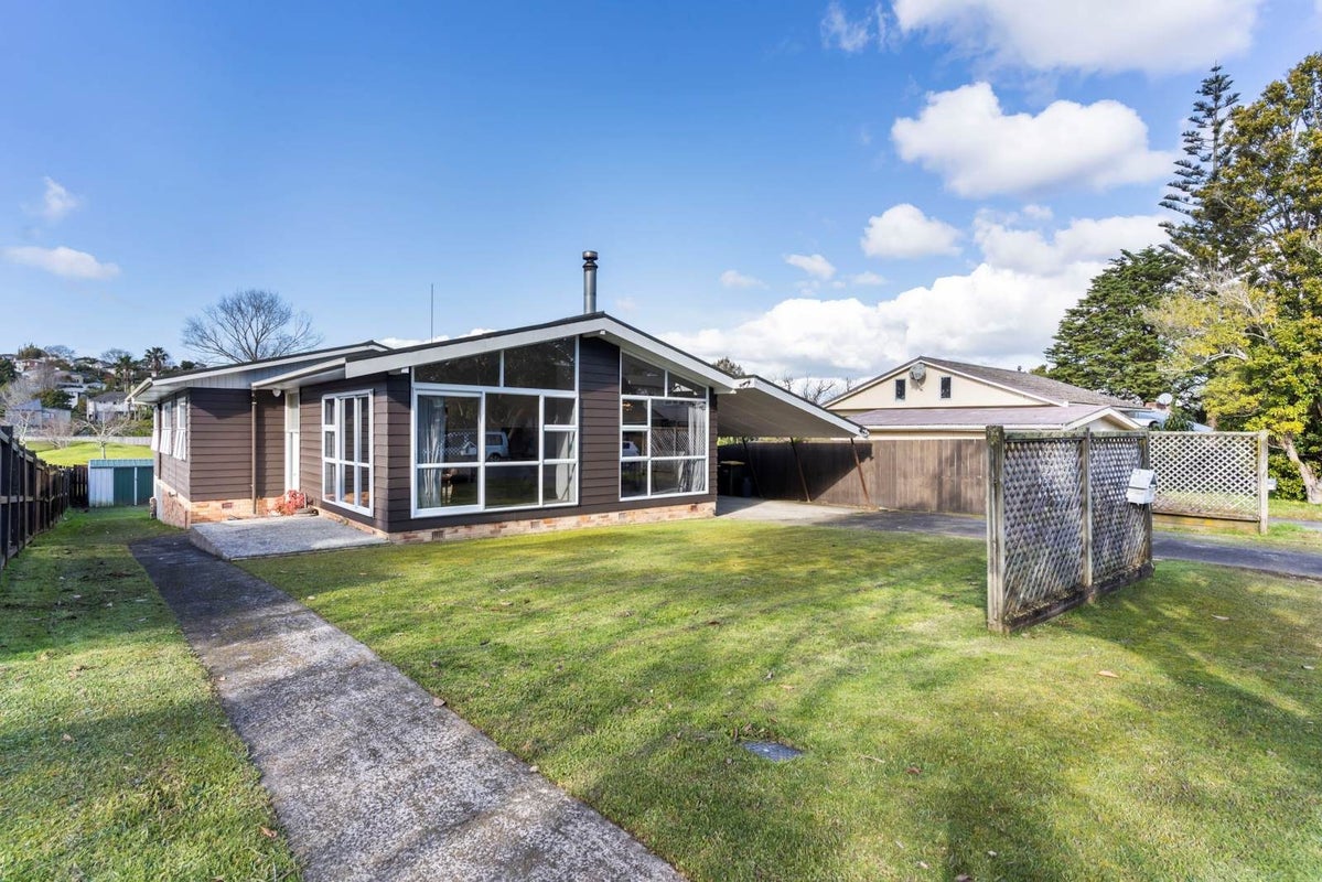 64 Knightsbridge Drive, Forrest Hill, Auckland - Carousel 1