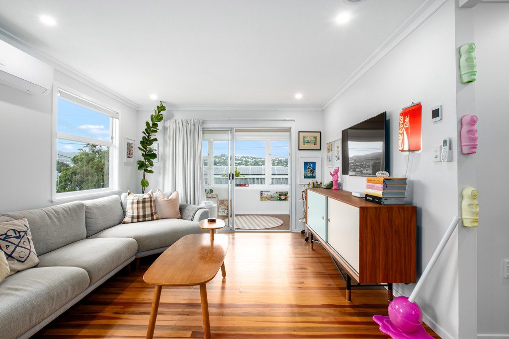 23 Cara Crescent, Paparangi, Wellington - Carousel 2