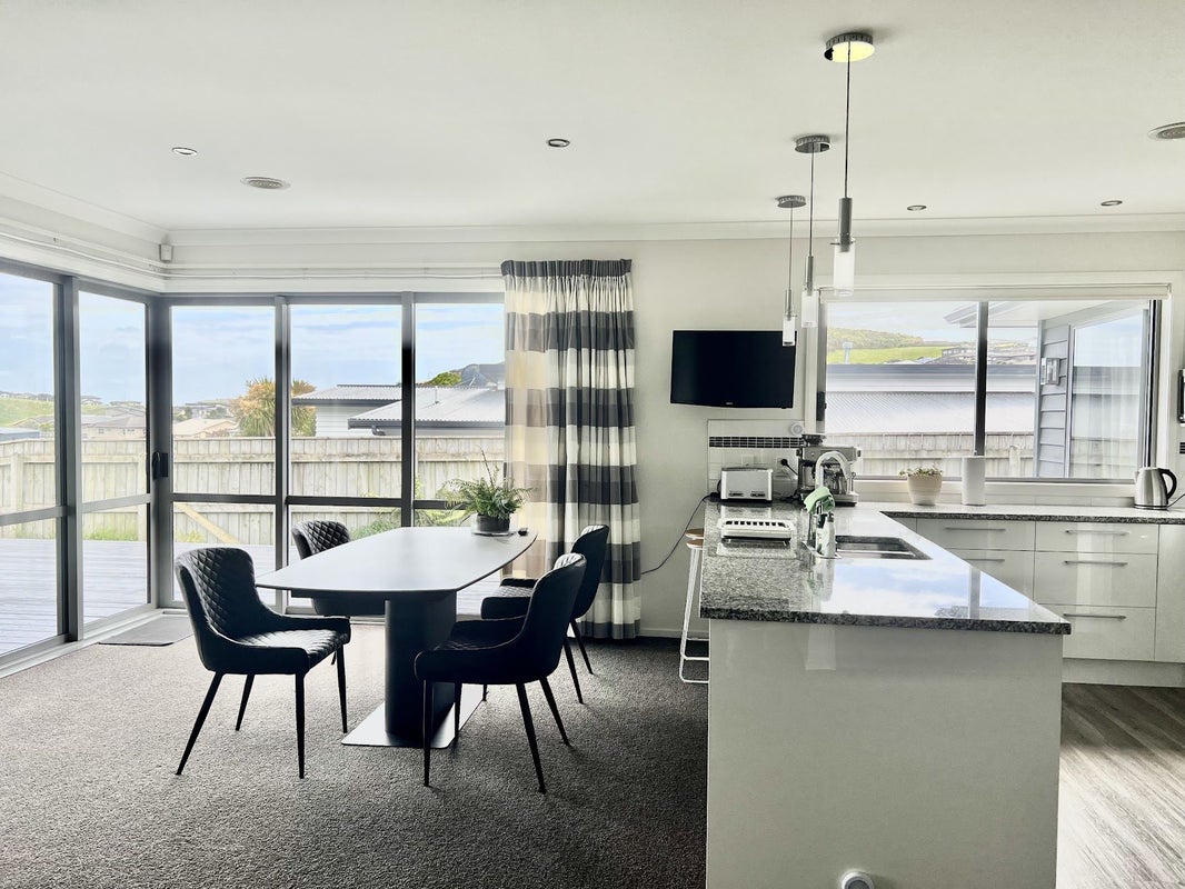 32 Sumner Terrace, Aotea, Porirua - Carousel 2