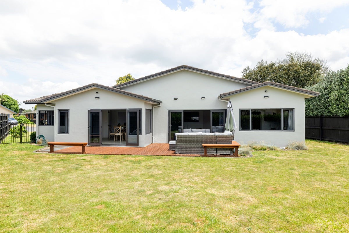 13 Mangakoea Place, St Andrews, Hamilton - Carousel 1