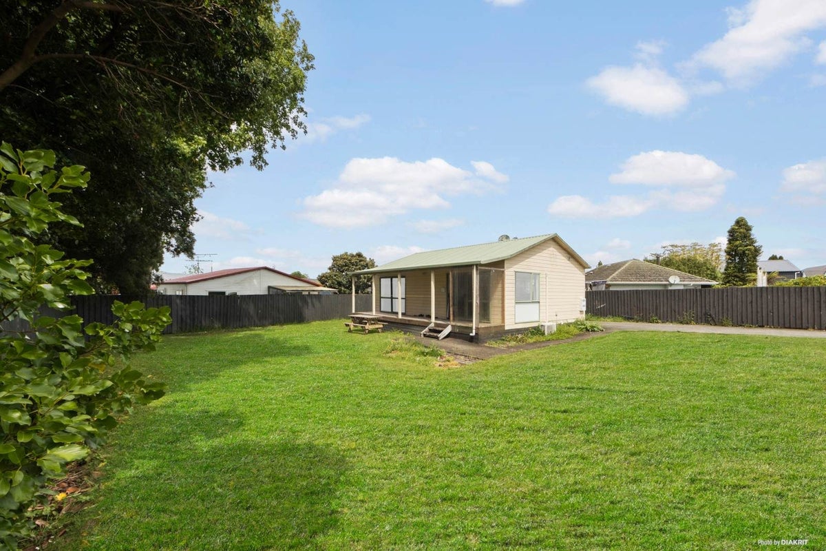 11A Kervil Avenue, Te Atatu Peninsula, Auckland - Carousel 1