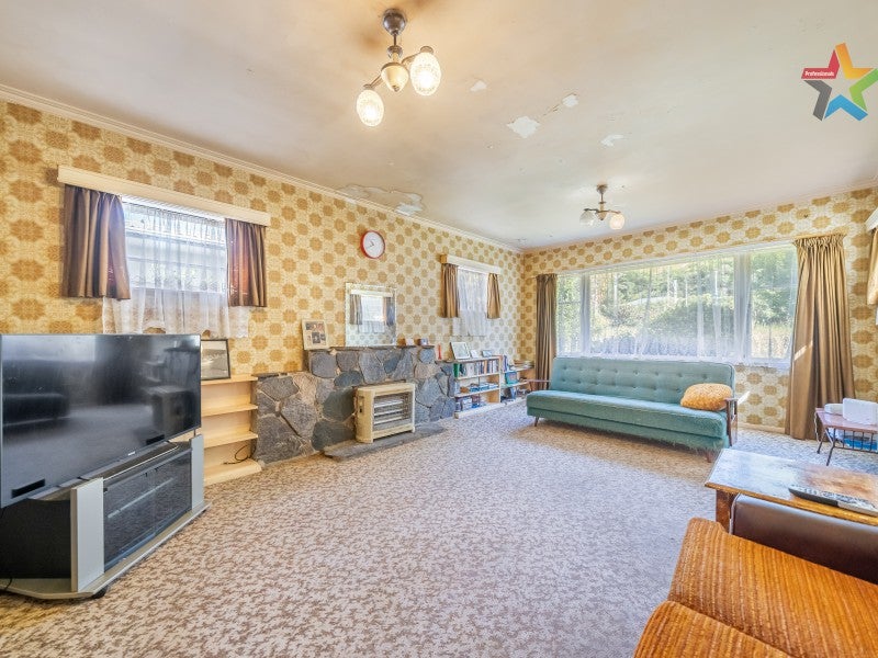 20 Golf Road, Manor Park, Lower Hutt - Carousel 2