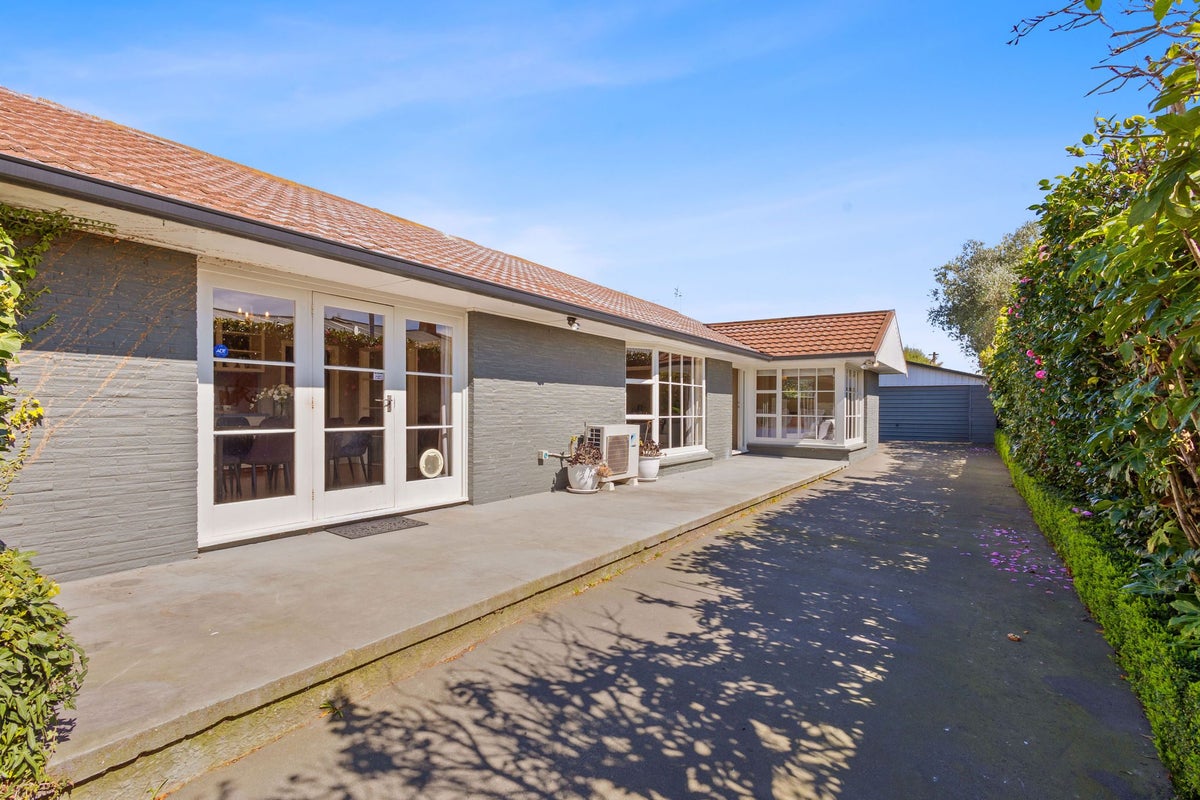 7 Brookby Crescent, Avonhead, Christchurch - Carousel 2