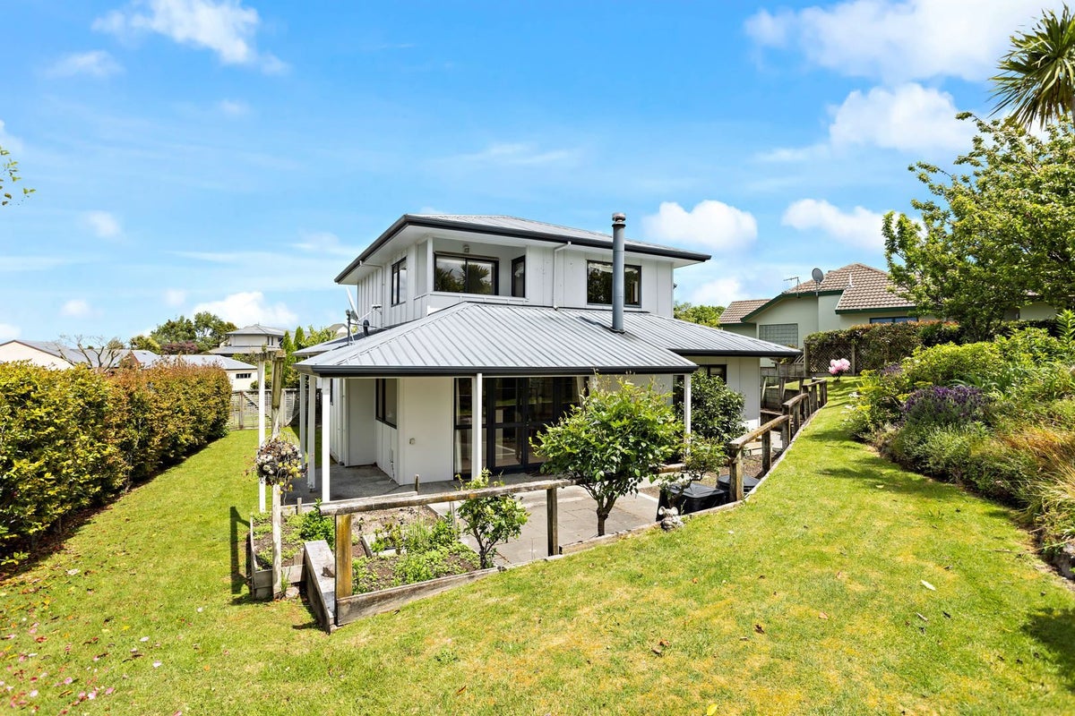 11/26 Robinson Terrace, Rangatira Park, Taupo - Carousel 1