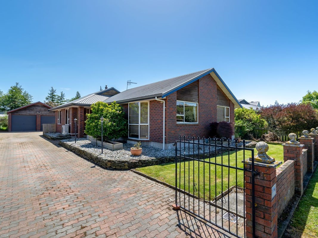 57 Kinmont Crescent, Kinmont Park, Mosgiel - Carousel 1