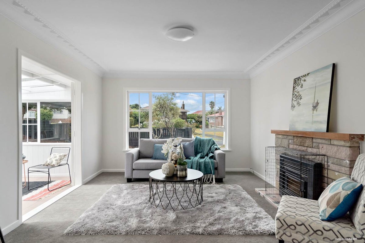 7A Tiroroa Avenue, Te Atatu South, Auckland - Carousel 2