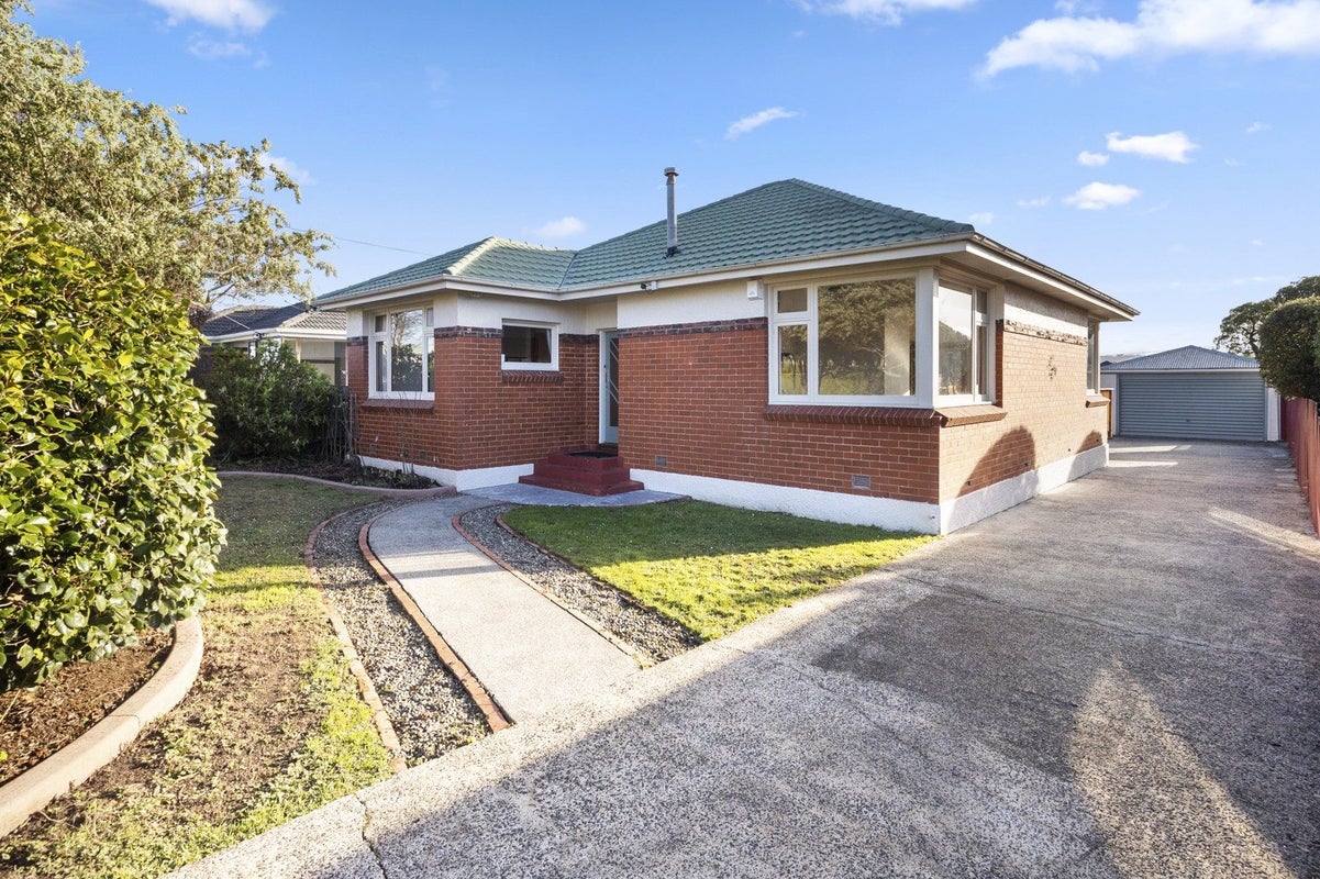 39 Stirling Street, Andersons Bay, Dunedin - Carousel 1