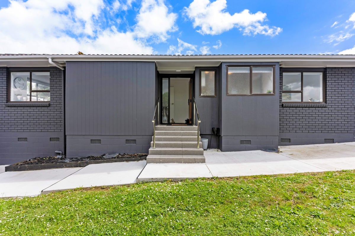 1/131 Botany Road, Botany Downs, Auckland - Carousel 22