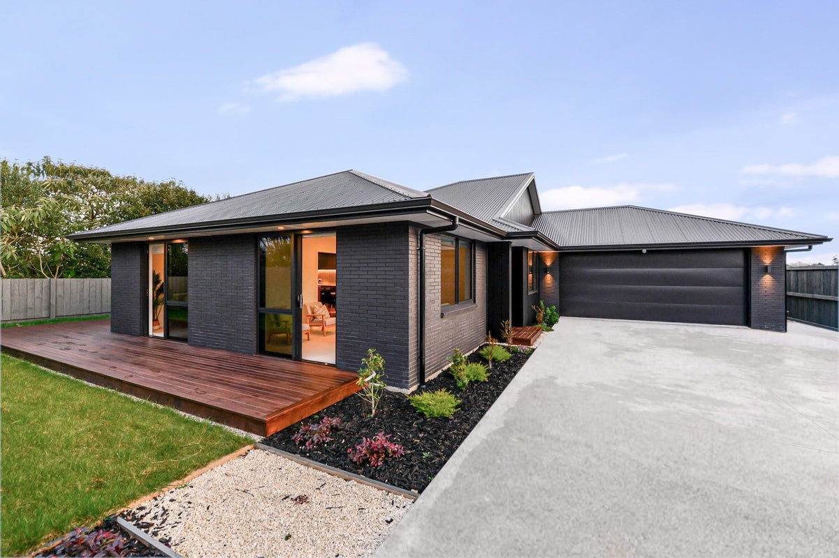 18 Tekapo Road, Baverstock, Hamilton - Carousel 1