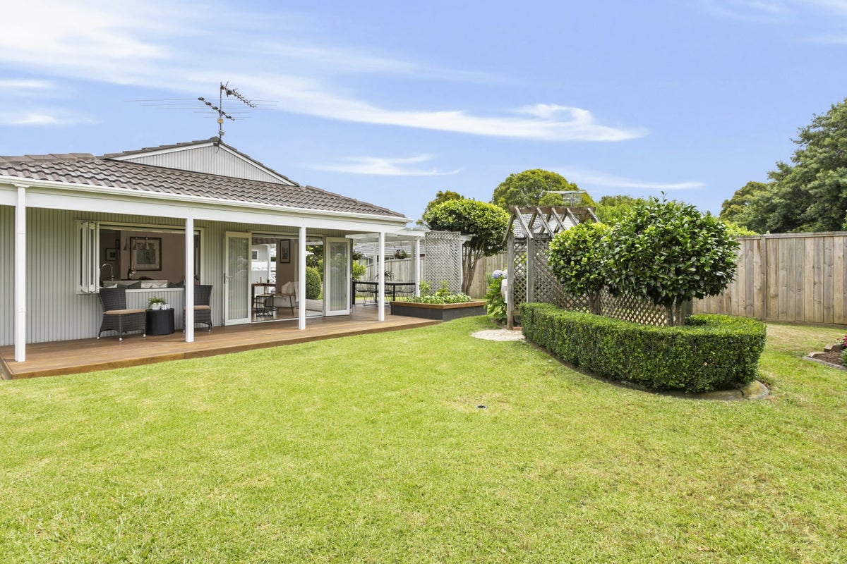 21 Himalaya Drive, Half Moon Bay, Auckland - Carousel 1