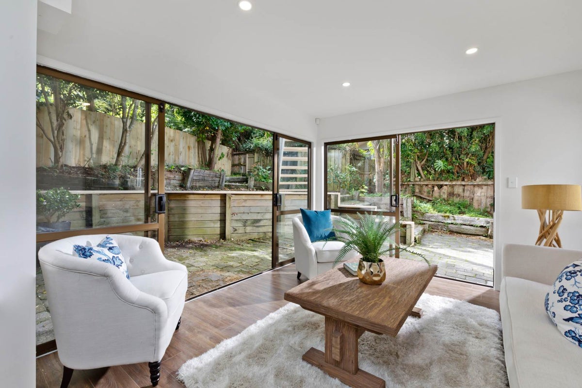 2 Seaton Road, Murrays Bay, Auckland - Carousel 2