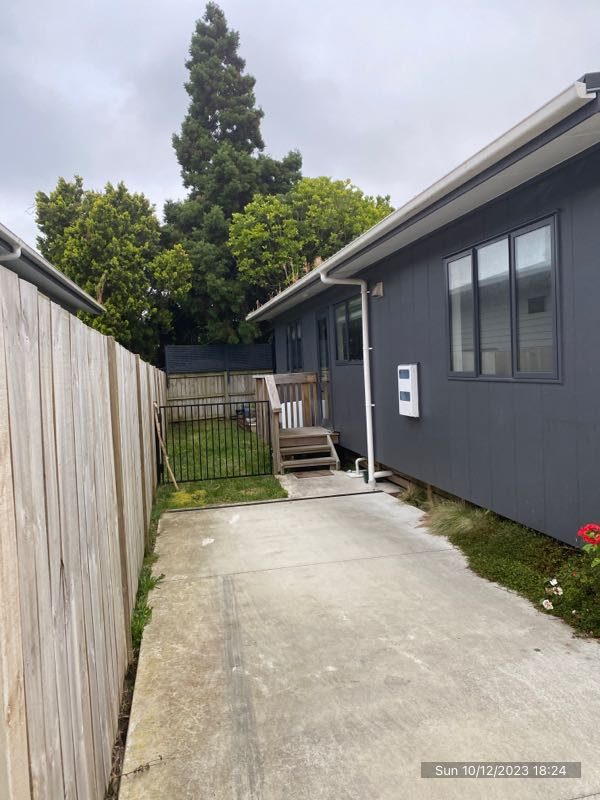 10B Toatoa Place, Mangere Bridge, Auckland - Carousel 1