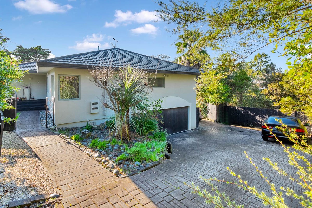 2/160 Cliff View Drive, Green Bay, Auckland - Carousel 1