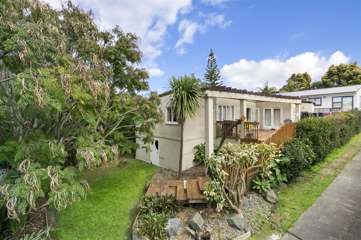 2/539 Glenfield Road, Glenfield, Auckland - Carousel 1
