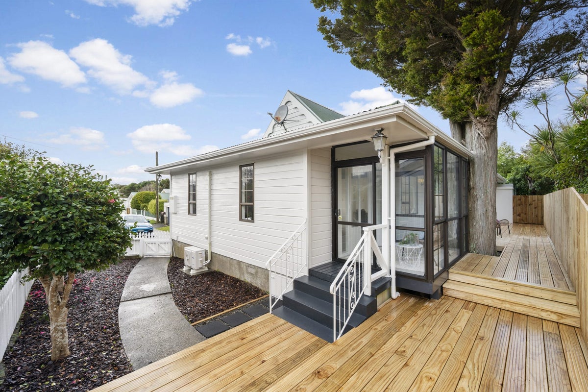15 Cargill Street, Karori, Wellington - Carousel 1