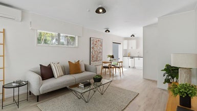 1/16 Beach Road, Castor Bay, Auckland - Carousel 1