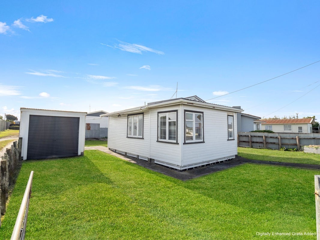 10 Cornfoot Street, Castlecliff, Whanganui - Carousel 2