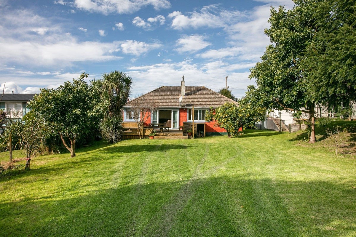 23 Cambridge Terrace, Kaiti, Gisborne - Carousel 1
