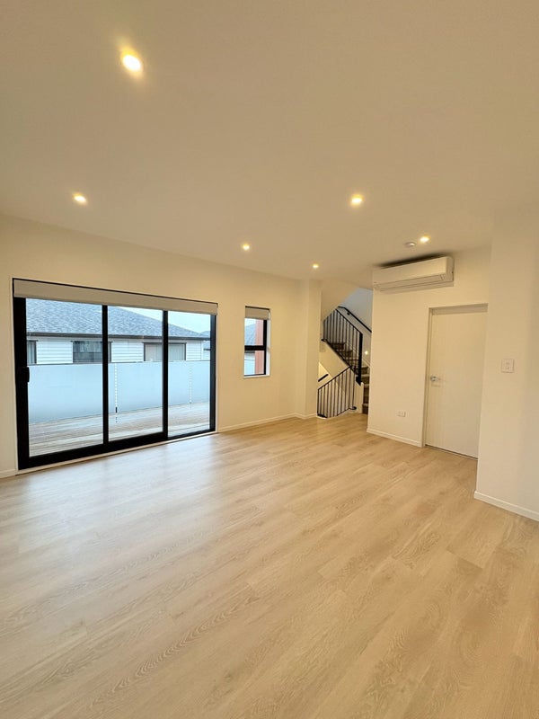 20E Gilliam Street, New Lynn, Auckland - Carousel 1