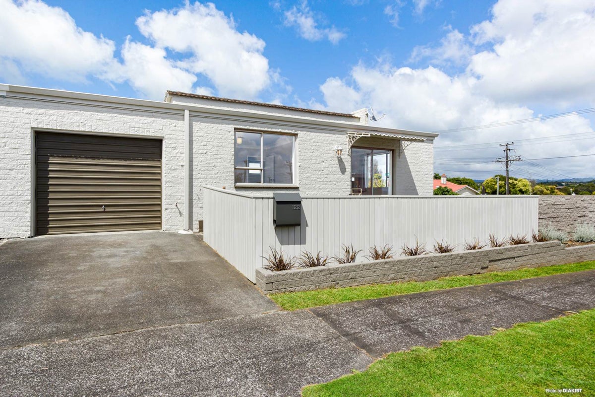 122 Astley Avenue, New Lynn, Auckland - Carousel 1
