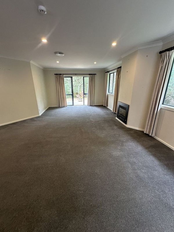 33A Forest Road, Pinehaven, Upper Hutt - Carousel 2