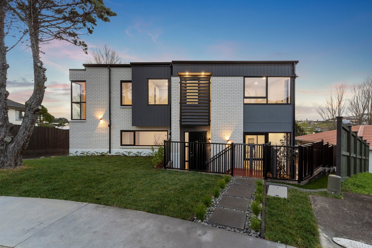 14 Altair Place, Windsor Park, Auckland - Carousel 1