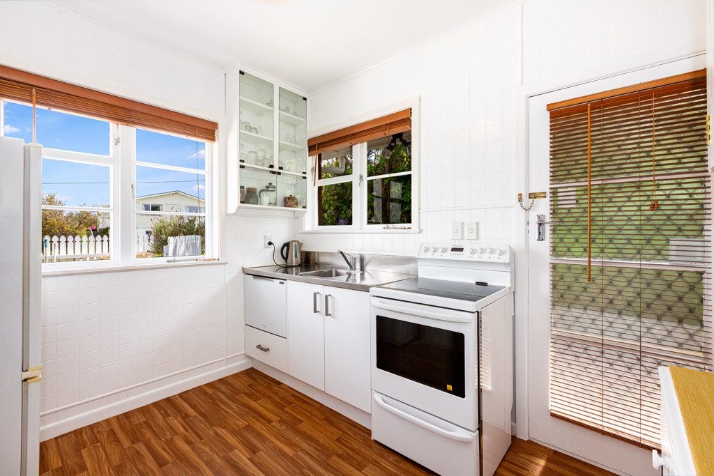 2 Ruskin Road, Newlands, Wellington - Carousel 2