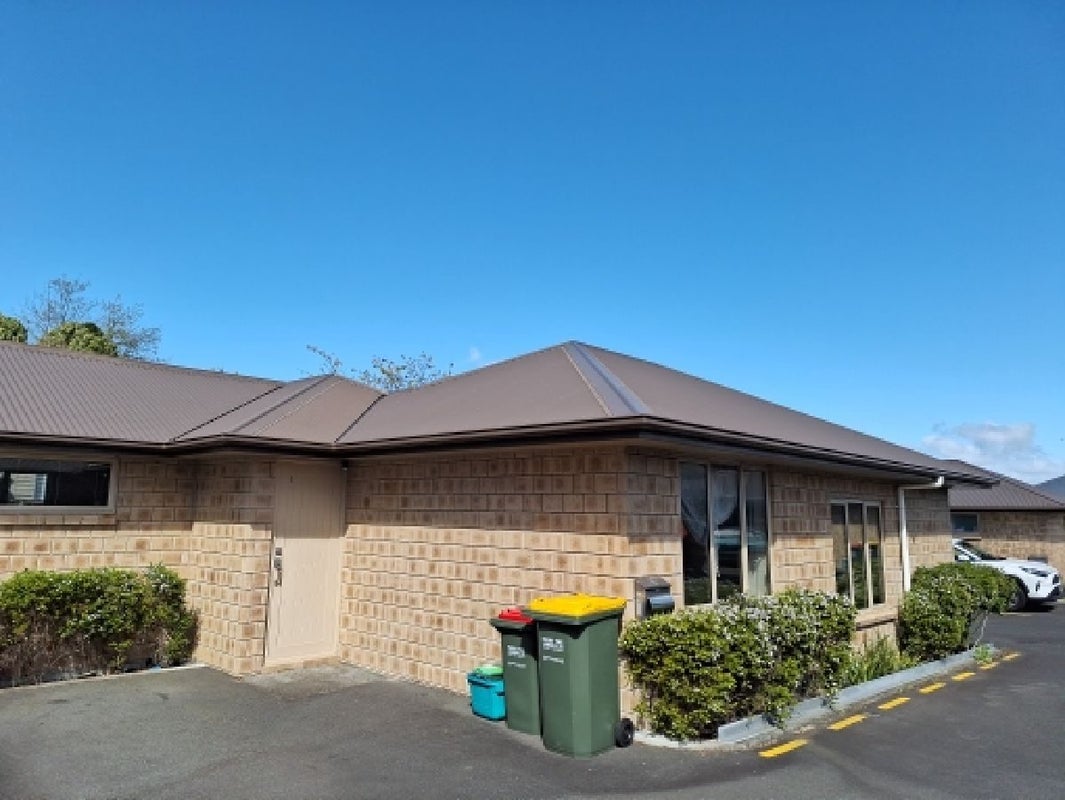 3/114 Old Farm Road, Hamilton East, Hamilton - Carousel 1