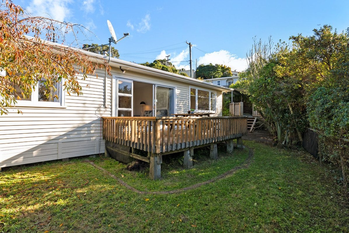 129 Ruskin Road, Newlands, Wellington - Carousel 2