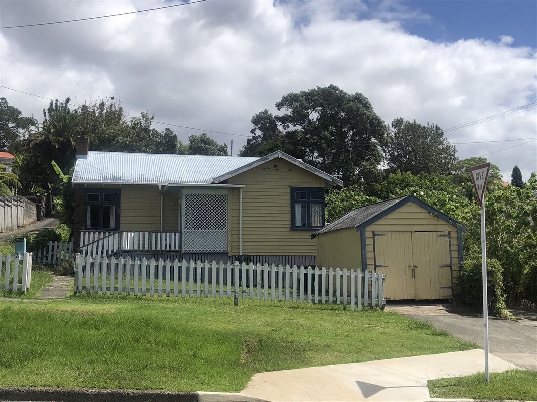 2 Leith Street, Morningside, Whangarei - Carousel 1
