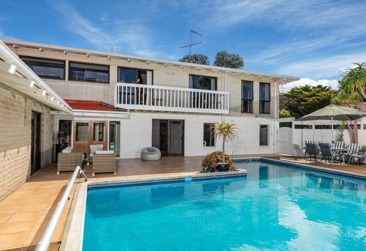 2 Sandford Street, Campbells Bay, Auckland - Carousel 1
