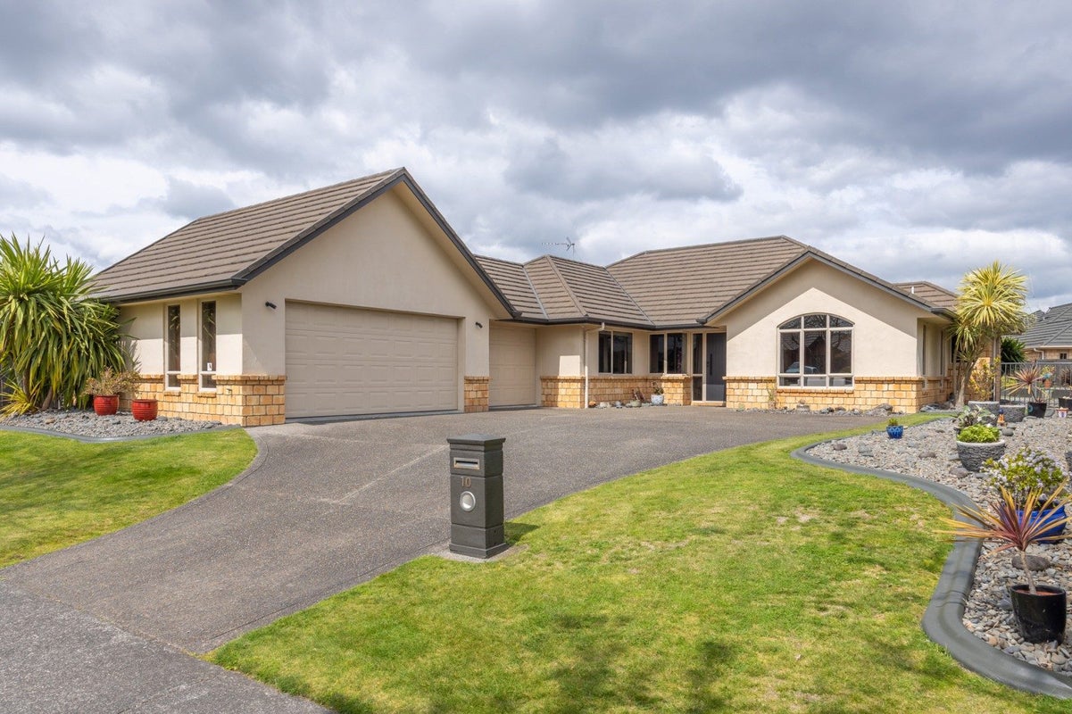 10 Cranmer Close, Rototuna North, Hamilton - Carousel 1