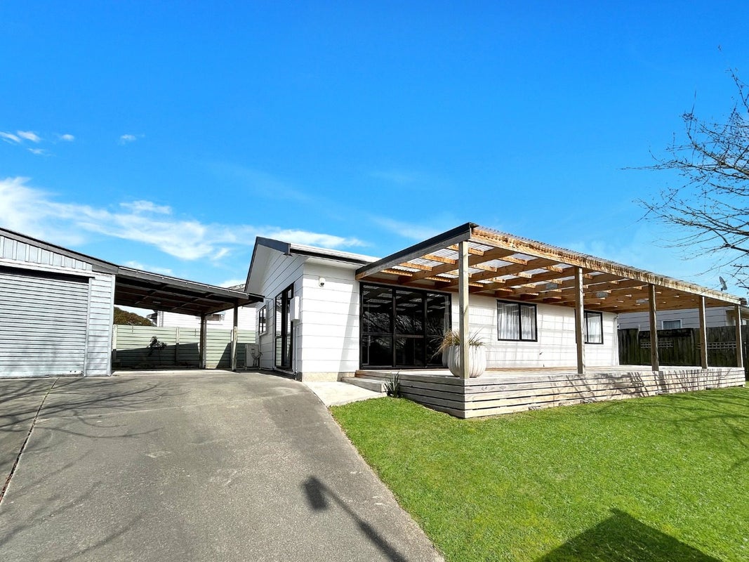 27 Tiller Close, Kelvin Grove, Palmerston North - Carousel 1