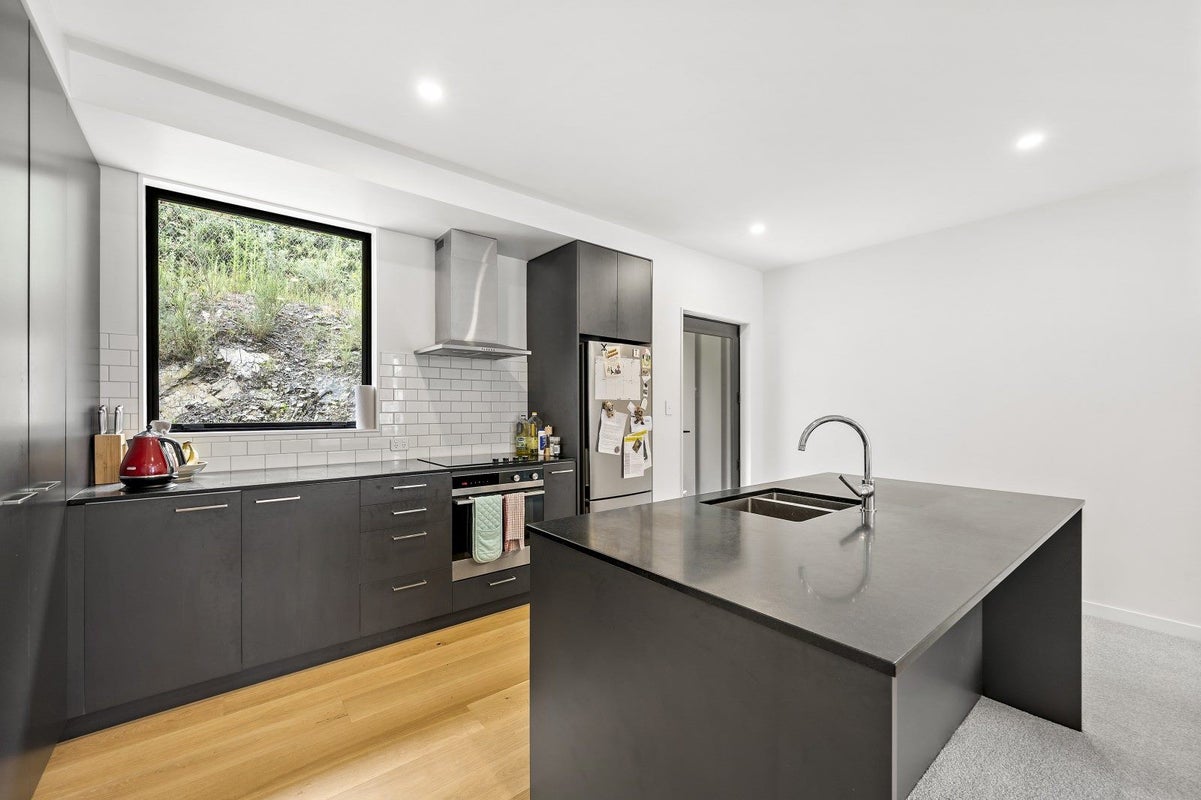 9 Rua Kai WAY, Brooklyn, Wellington - Carousel 1