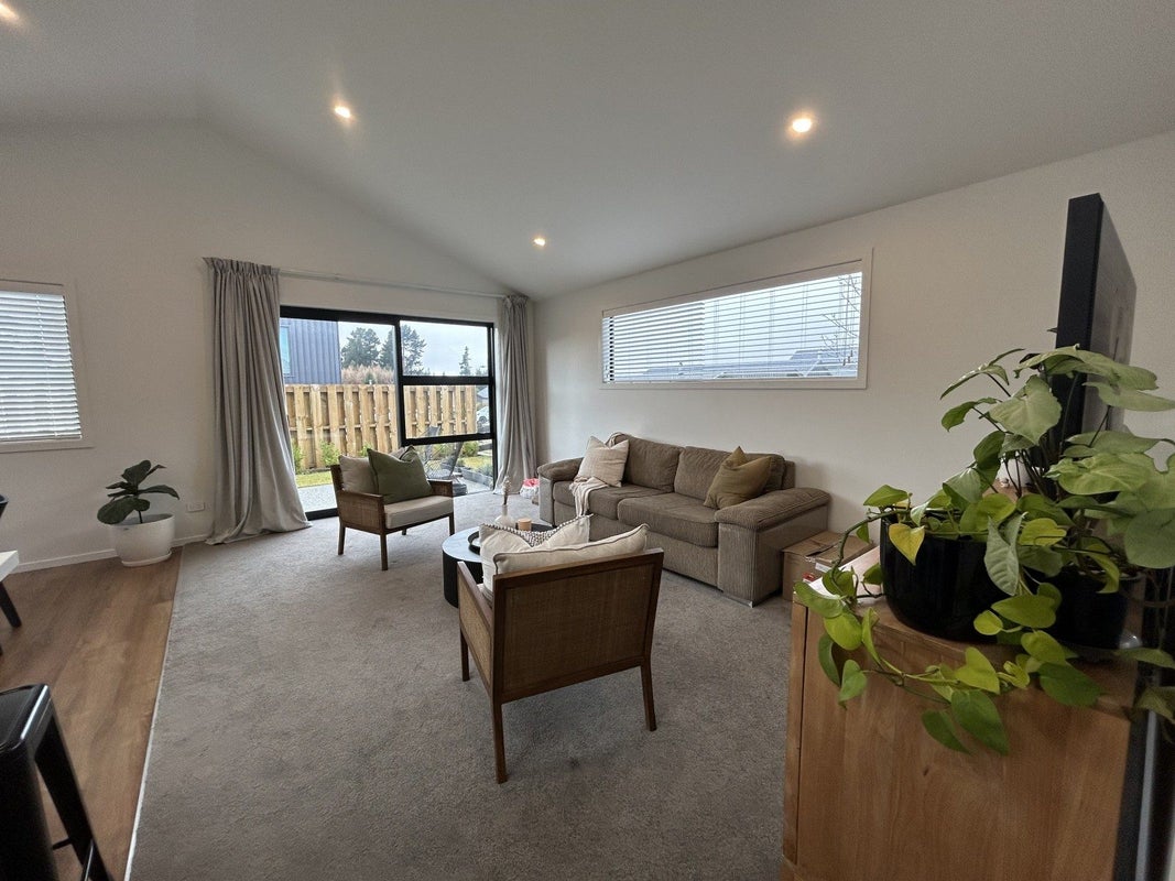 21 Cairnmuir Street, Wanaka - Carousel 2