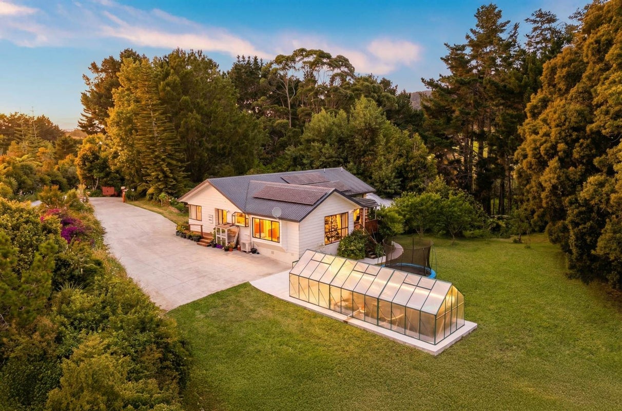 1041A Scenic Drive North, Swanson, Auckland - Carousel 2