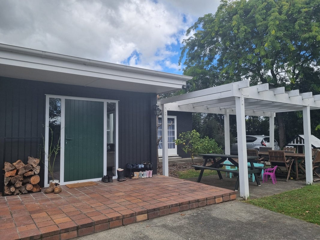 8 John Mcdonald Mews, Masterton - Carousel 2