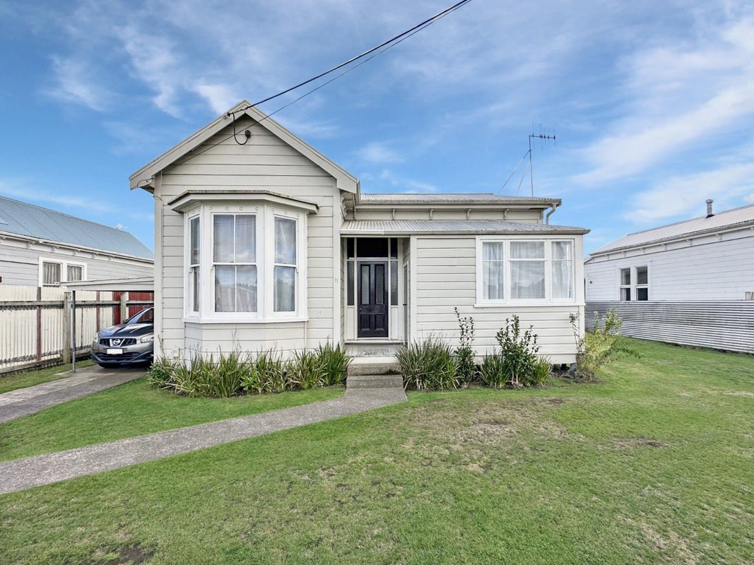 11 Kelvin Street, Aramoho, Whanganui - Carousel 1