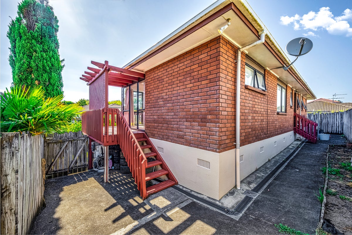 1/70 Clydesdale Avenue, Somerville, Manukau - Carousel 1