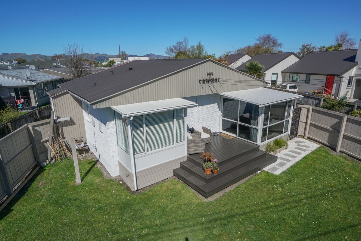1/34 Edward Avenue, Edgeware, Christchurch - Carousel 1