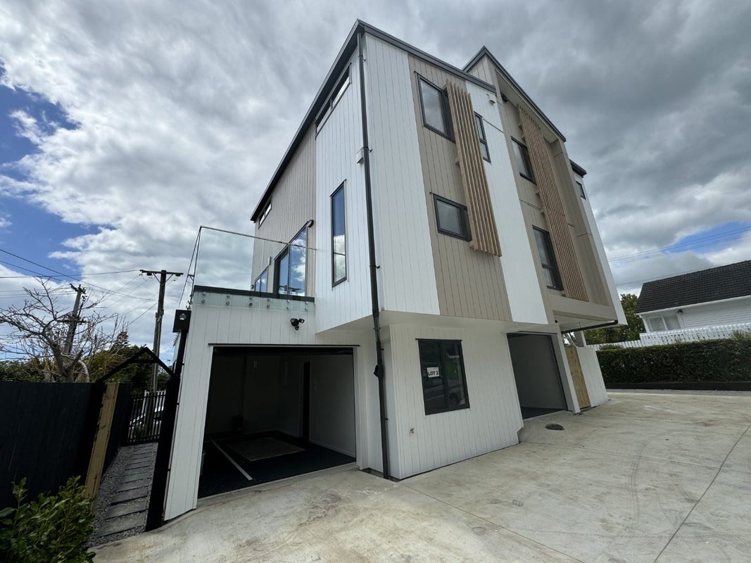 2/320 Rangatira Road, Beach Haven, Auckland - Carousel 1