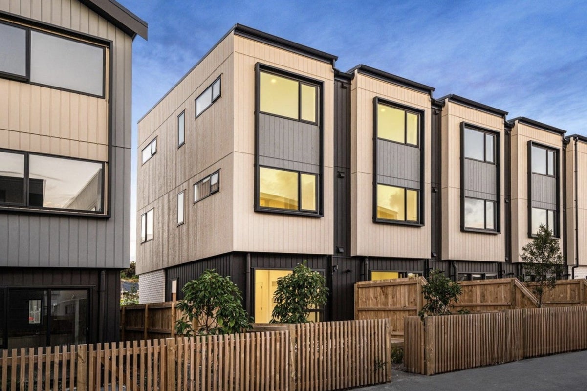 32 Hokoteta Street, Mount Wellington, Auckland - Carousel 1