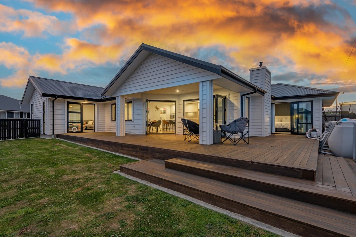 21 Silicon Way, Fitzherbert, Palmerston North - Carousel 1